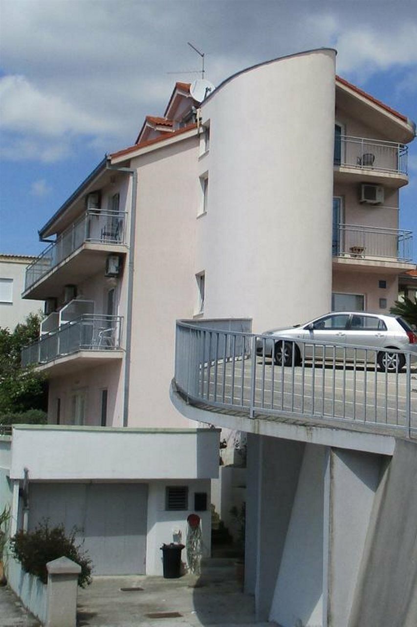 Pink Inn Podstrana Exterior foto